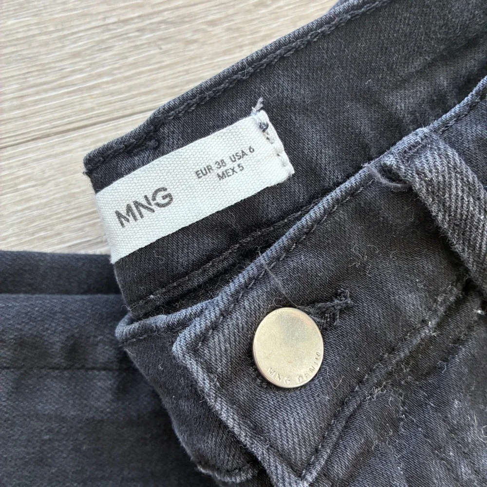 MNG ANTHROPOLOGIE black crop straight leg jeans  Size 6 Raw hem EUC